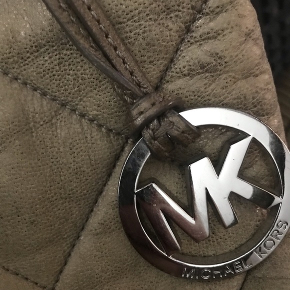 MICHAEL KORS QUILTED BRONZE DISTRESSED SHOULDER BAG AND MATCHING ZIPPERED WALLET - Picture 8 of 12